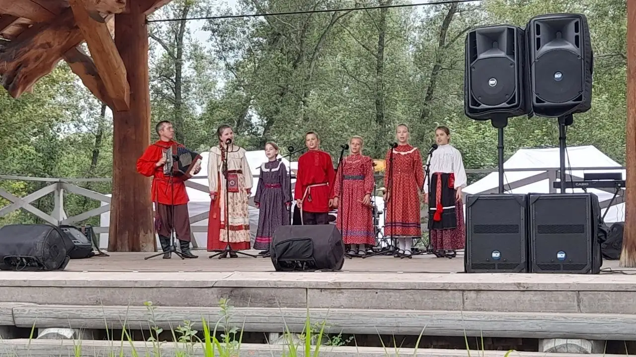 Льется песня над Красноярском