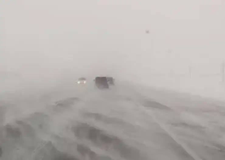 Снежный капкан: трасса на севере Красноярского края закрыта из за чёрной пурги