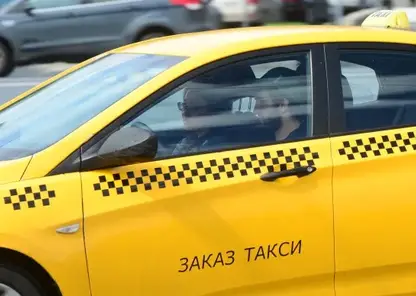 Под Красноярском таксист-мигрант вымогал у пассажира деньги и избил его за отказ
