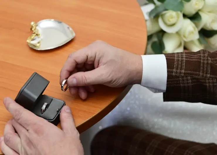 В Красноярске проведут день без разводов — пары отправят к психологам