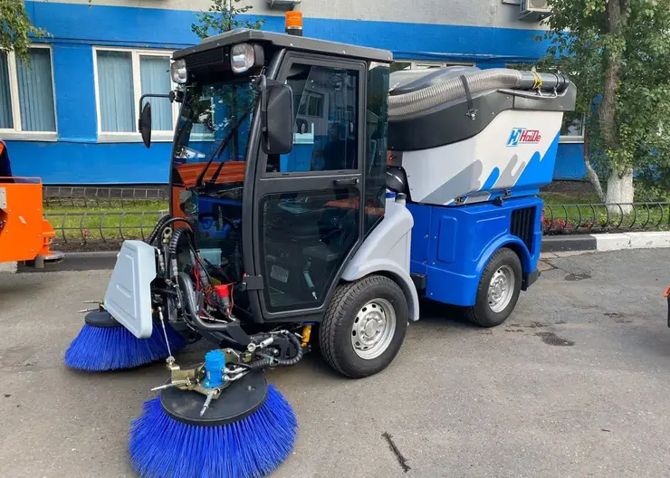 Маленькие уборочные машины будут чистить тротуары Красноярска