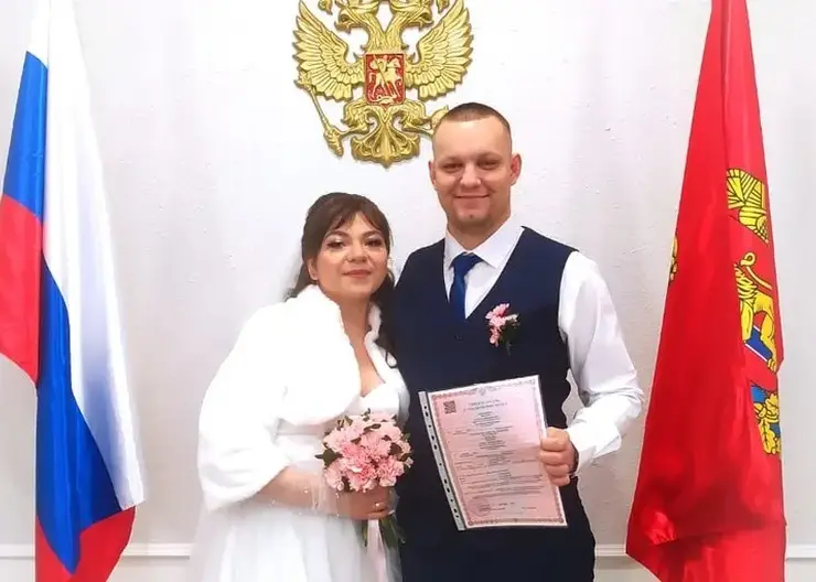 Больше 100 пар поженились в крае в красивую дату