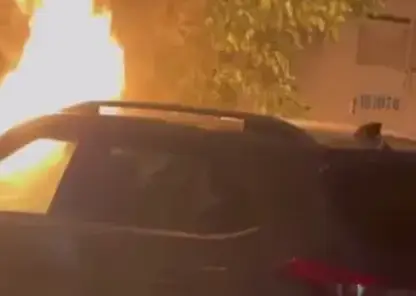 В Зеленой роще сожгли автомобиль: перед этим владелице угрожали и вымогали 150 млн рублей (видео)