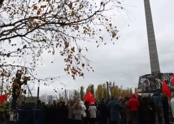 В Иркутске торжественно открыли стелу "Город трудовой доблести" 