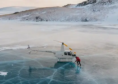Частного пилота оштрафовали на 20 тысяч рублей в Горном Алтае за незаконную посадку вертолета на замерзший водоем