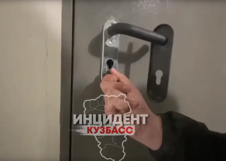 Кемеровские подростки ради хайпа вскрывают крыши многоэтажек и воруют аварийные молотки из автобусов