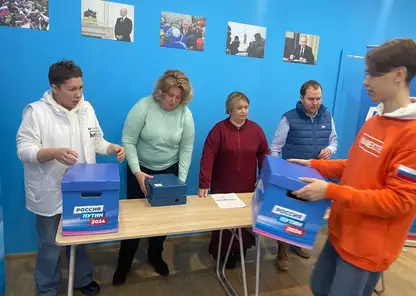 Красноярский край отправил в центральный избирательный штаб Владимира Путина первую часть подписей, собранных в регионе