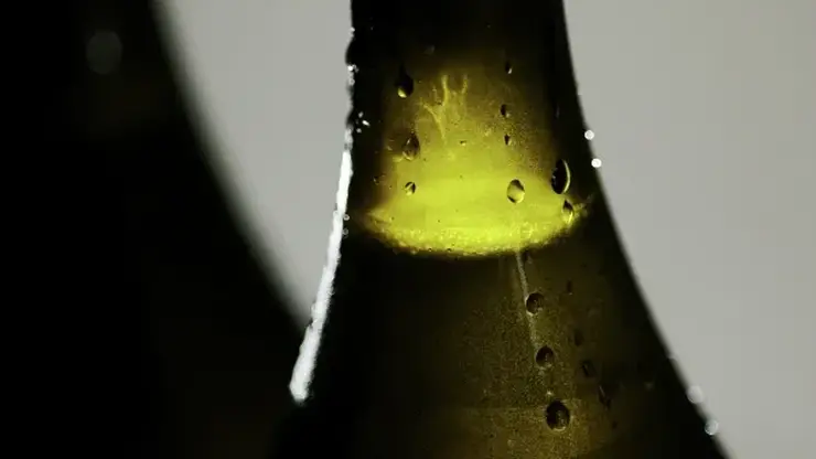 Неадекват разбил бутылку о голову 12-летнему ребенку в Красноярске (видео)