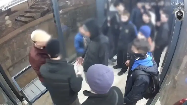 Девятерых подростков осудили за драку на автобусной остановке в Красноярске