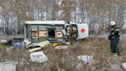 Машина скорой помощи перевернулась в Новосибирской области
