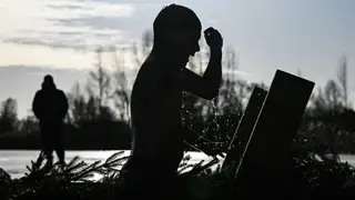 Роспотребнадзор Красноярского края рассказал о правилах безопасности купания в морозы