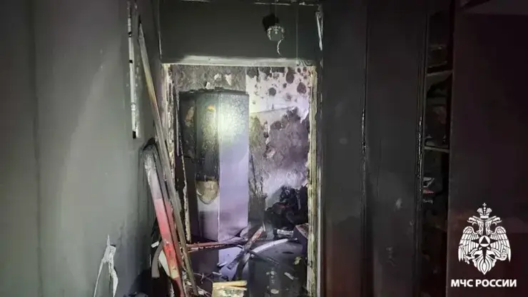 В Новокузнецке из горящей девятиэтажки спасли 9 человек, включая ребёнка
