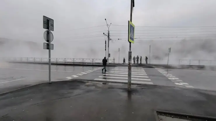 Два человека пострадали при крупной аварии на теплосетях в Барнауле