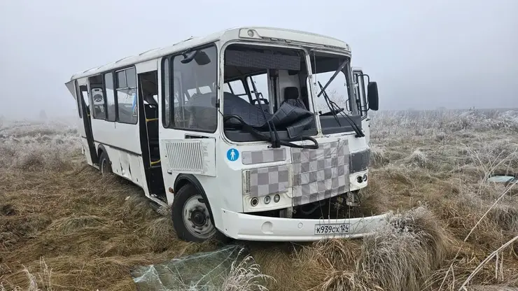 Камера зафиксировала роковой обгон автобуса на трассе в Шушенском районе