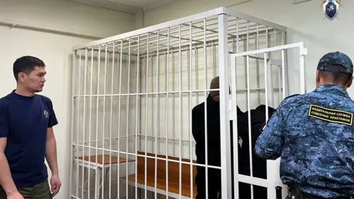 Житель Тувы облил бензином беременную жену и поджёг её