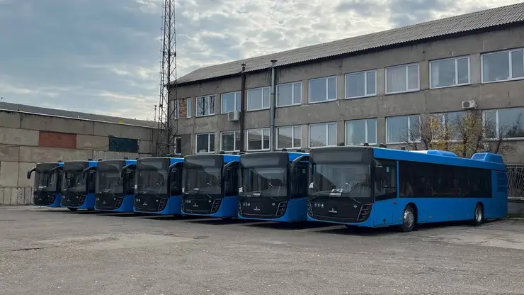 Новые автобусы на газу выходят ещё на два маршрута. Какой состав они заменят полностью?