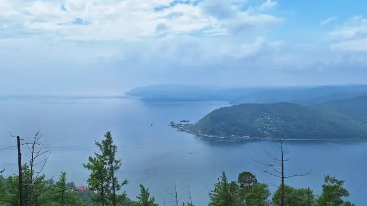 Туроператоры зафиксировали рост спроса на зимние поездки на Байкал