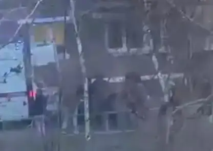 Девочка выпала с балкона пятого этажа в Улан-Удэ, когда пошла выпускать кота