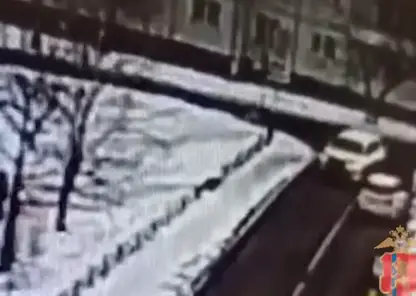 Красноярец на «Лексусе» сбил школьницу и скрылся с места ДТП. Девочка в больнице (видео)