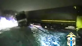 Страшная авария в Новосибирской области: при столкновении легковушки с фурой погибли шесть человек, в том числе трое детей Страшная авария в Новосибирской области: при столкновении легковушки с фурой погибли шесть человек, в том числе трое детей