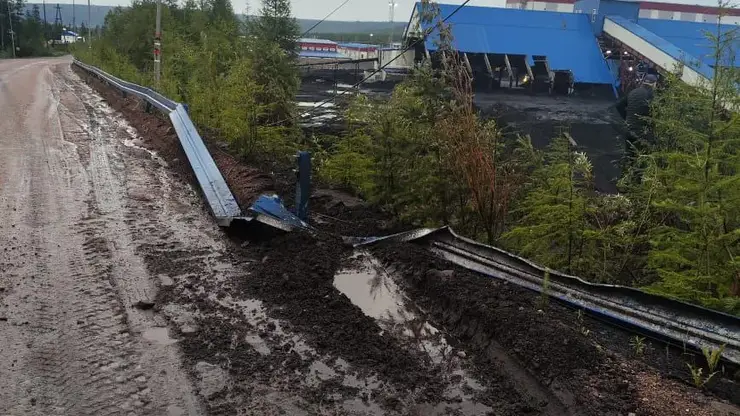 14 погибших, 7 в больнице: вахтовый автобус рухнул в обрыв с высоты 25 метров в Якутии