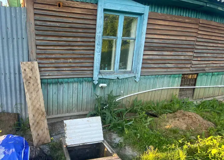 В Хабаровске 12-летняя девочка упала в канализационный люк и умерла