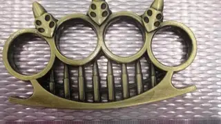 Красноярские таможенники нашли кастет в багаже туристки из Китая