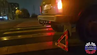 В Красноярске сбили 8-летнего ребенка, переезжавшего дорогу на самокате. Мальчик в больнице