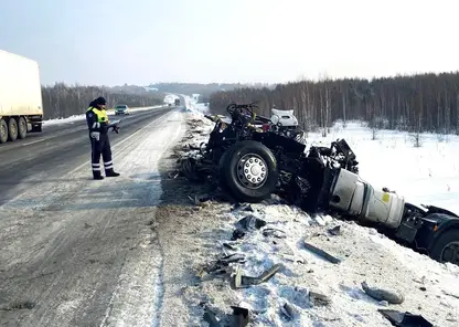 Водитель выехал на встречку и устроил массовое ДТП на трассе края