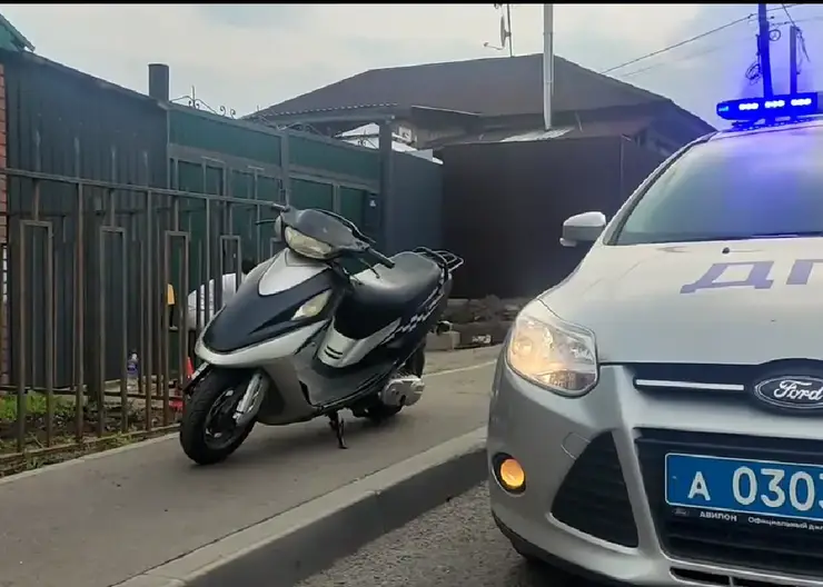 Двое подростков на мопеде пострадали в результате ДТП в Красноярске