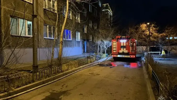 Пять человек, включая двоих детей, пострадали во время пожара в Красноярске