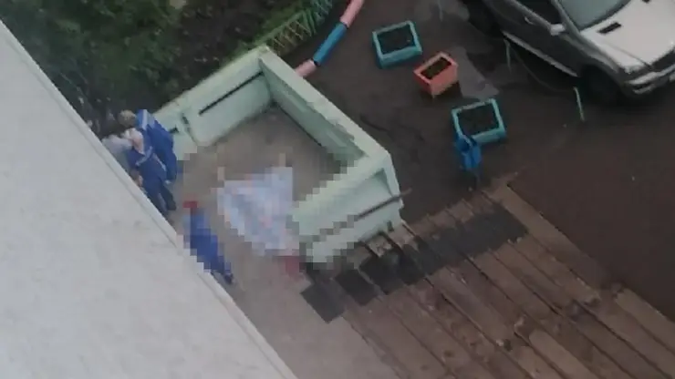 В Красноярске 21-летний студент СФУ выпал из окна девятого этажа общежития