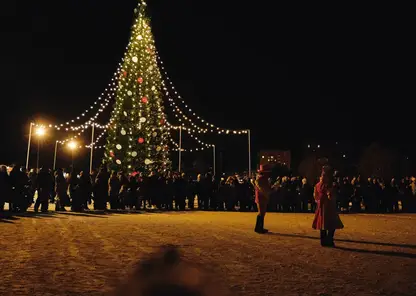 Эн+ открыл новогоднюю площадку с ёлкой в Дивногорске