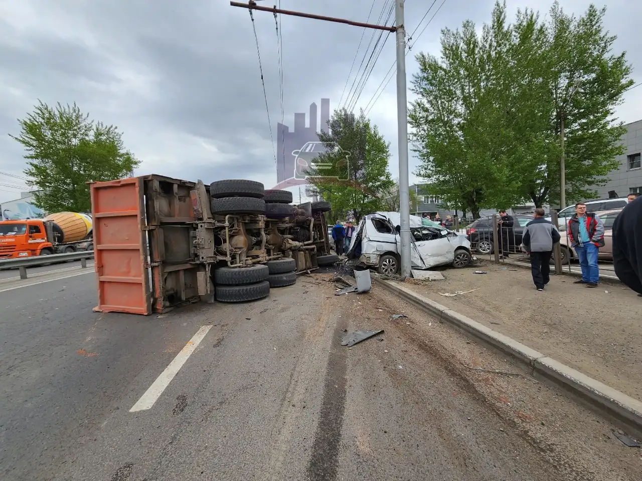 12 автомобилей пострадали в массовой аварии на ул. Пограничников в  Красноярске - Сибновости