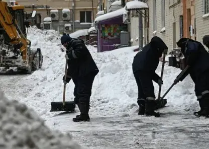 Россиянам посоветовали вместо жалоб на плохую уборку снега скинуться на рабочих