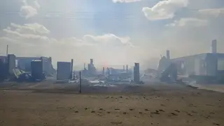 Девять домов и больше пятидесяти построек сгорели в селе Красноярского края