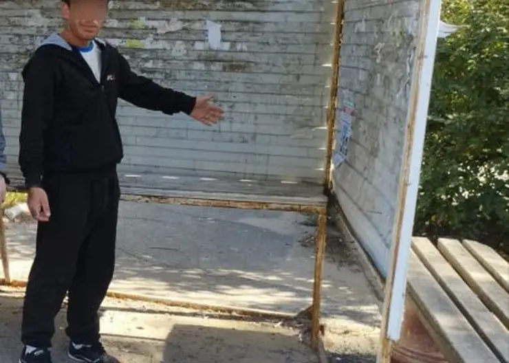 В Омске мужчина угрожал женщине скальпелем 