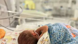 Мальчик весом 800 граммов оказался самым маленьким красноярцем, рожденным в октябре