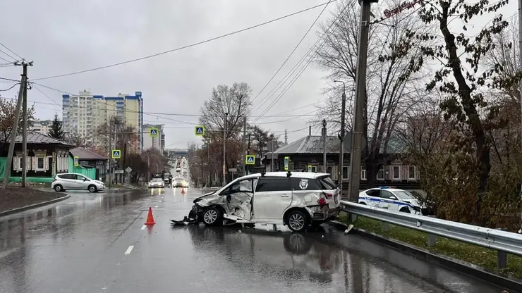 В Иркутске полицейская машина попала в ДТП, есть пострадавший
