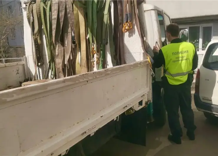 Подросток на эвакуаторе повредил несколько автомобилей в Красноярске