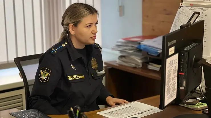 Судебные приставы Красноярска взыскали 120 тысяч рублей зарплаты для уволившегося врача