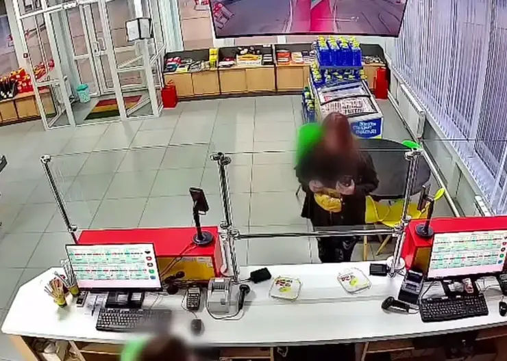 В Назарове девушка пыталась ограбить АЗС с муляжом «бомбы» под влиянием мошенников