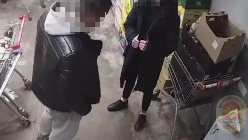 Наркозакладчик пришёл воровать в супермаркет Красноярска с полными карманами мефедрона
