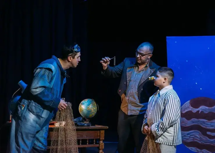 Волонтёры Эн+ представили юным жителям Дивногорска экологический спектакль