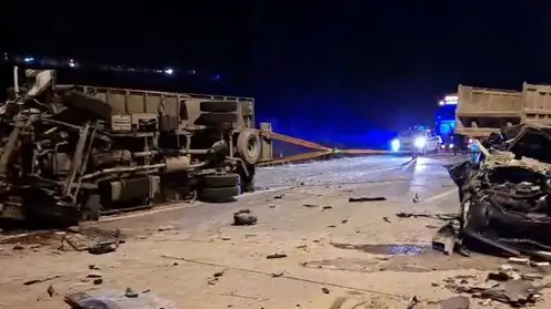 Три машины столкнулись на трассе в Приморье: несколько человек погибли