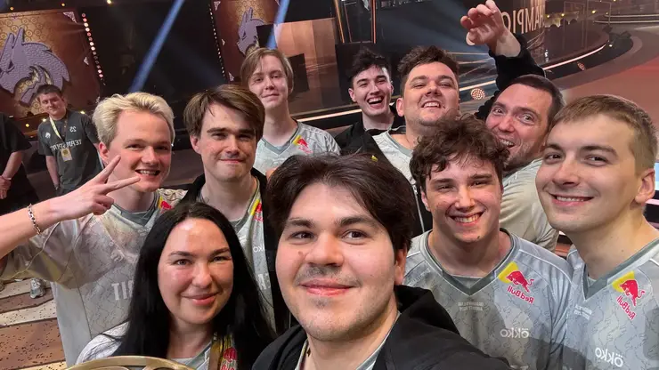 Ачинский киберспортсмен Алексей Космынин стал чемпионом мира по Dota 2 в составе команды Team Spirit