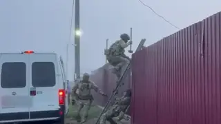 В Красноярске пятеро сообщников похитили мужчину и кулаками заставляли переписать квартиру на сестру В Красноярске пятеро сообщников похитили мужчину и кулаками заставляли переписать квартиру на сестру