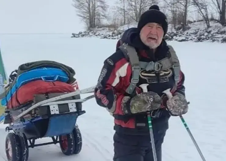 77-летний житель Красноярского края в одиночку преодолел ледовый маршрут вокруг Байкала всего за месяц