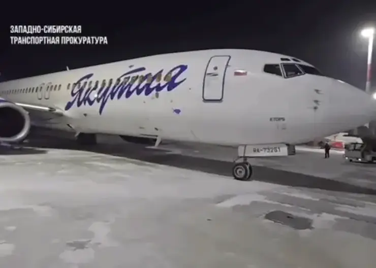 Летевший из Новосибирска в Якутск самолет совершил аварийную посадку в Красноярске