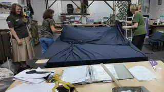 Волонтёры начали отшивать для красноярских бойцов СВО тёплую верхнюю одежду